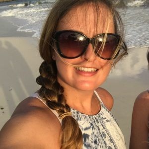 Meet your Posher, Caroline